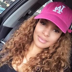 Meet your Posher, Nicolle